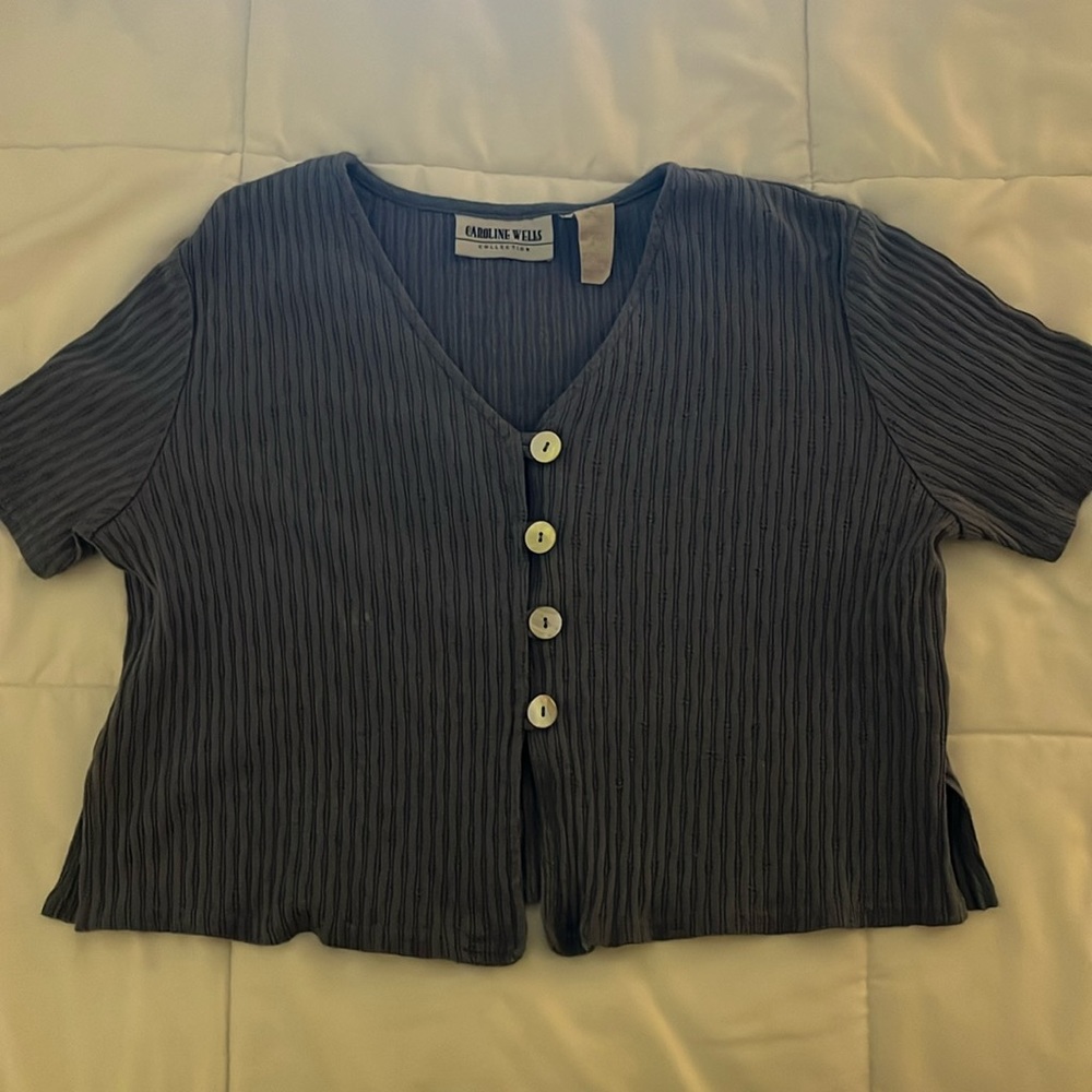caroline wells blue cropped tee